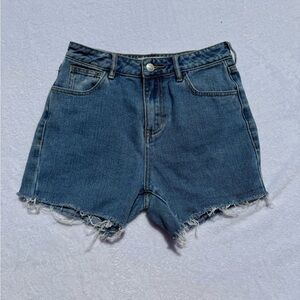 Pacsun mom Jean cut off denim Jean shorts raw hem size 24 blue medium wash